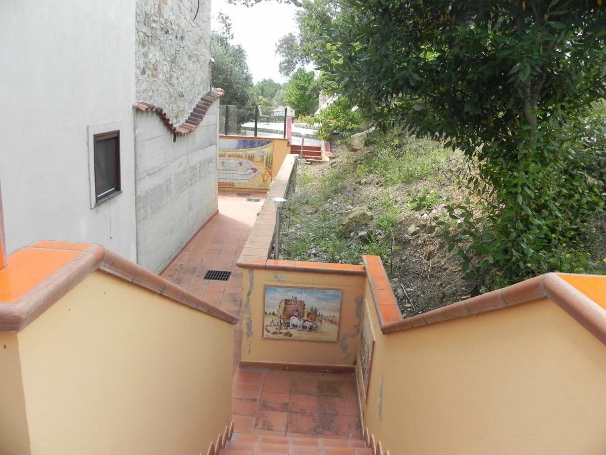 Agriturismo B&B Il Rifugio Di Nino Contursi Bagian luar foto